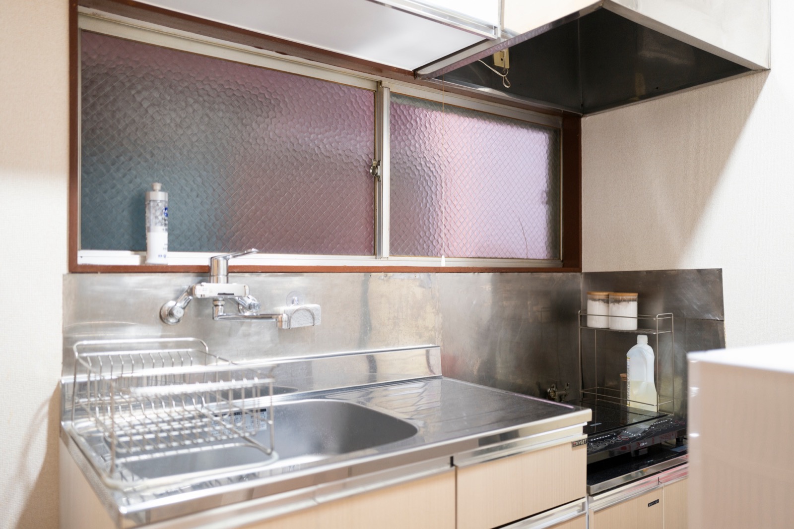 Fully equipped kitchen with stove and sink